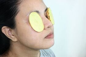 Use potatoes to rejuvenate the skin around the eyes