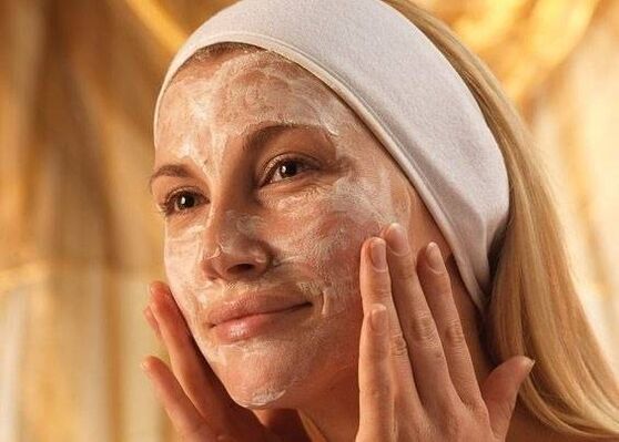 Mask with pomegranate seed oil in the ingredients will reduce wrinkles