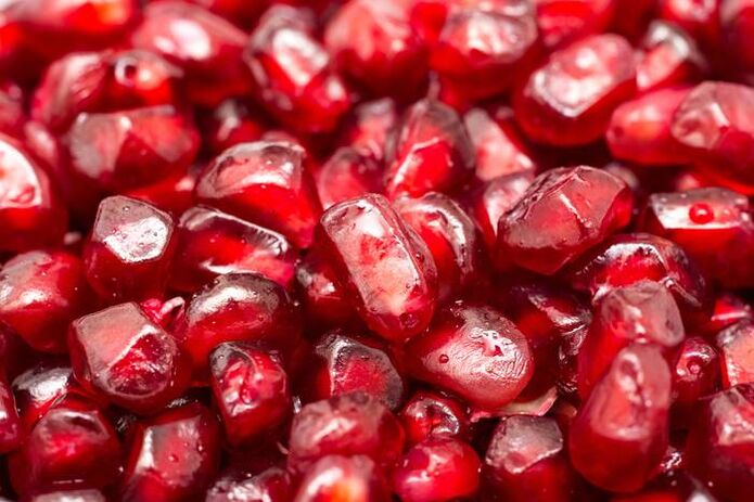 Pomegranate seed oil cream will help prevent age-related changes in facial skin